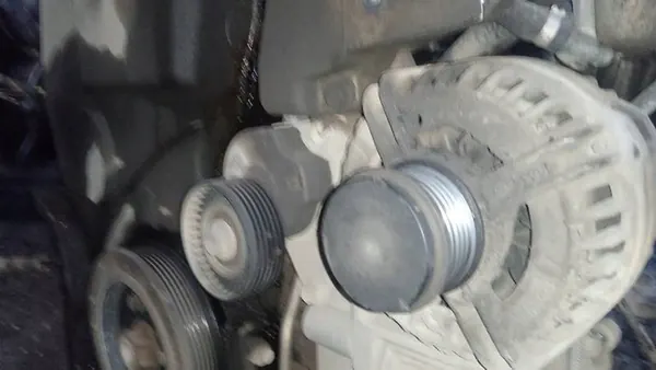 Volvo XC 90 Alternator 2003 2.5L 8676498 image 2