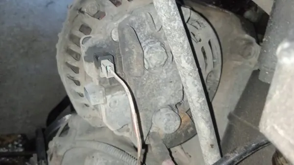 Volvo XC 90 Alternator 2003 2.5L 8676498 image 3