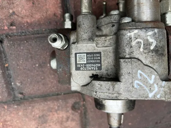 Brandstofpomp 55490709 HU294000-2430 Opel Astra J K 1.6 CDTI image 3