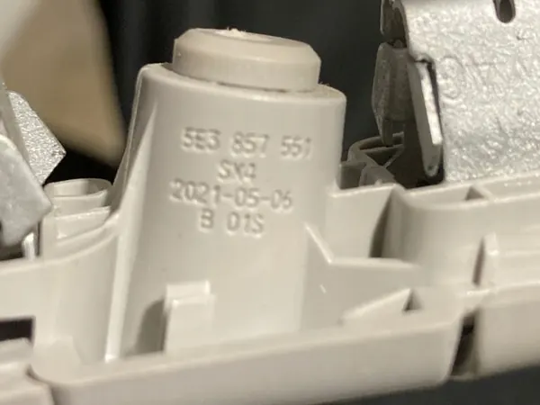 OEM 5E3857551 Protetor solar esquerdo Skoda Octavia IV image 4