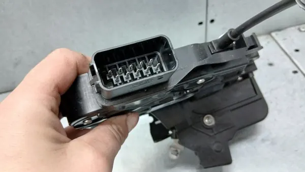 Volvo V70 Türschloss OE 31253659 image 4