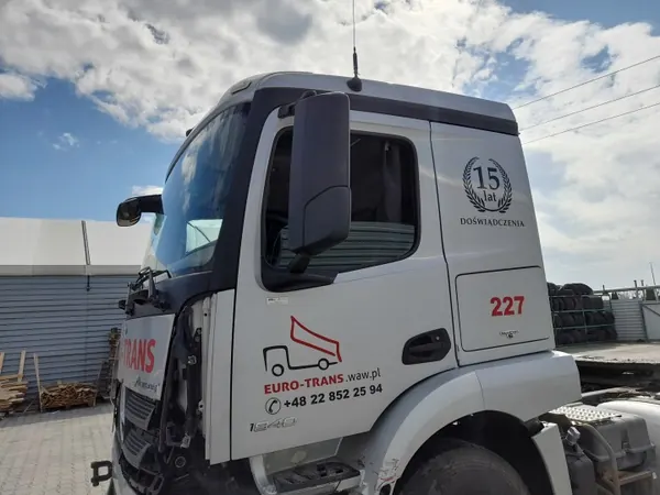 Cabine KABINA CLASSICSPACE pour Mercedes Actros MP4 18R image 3