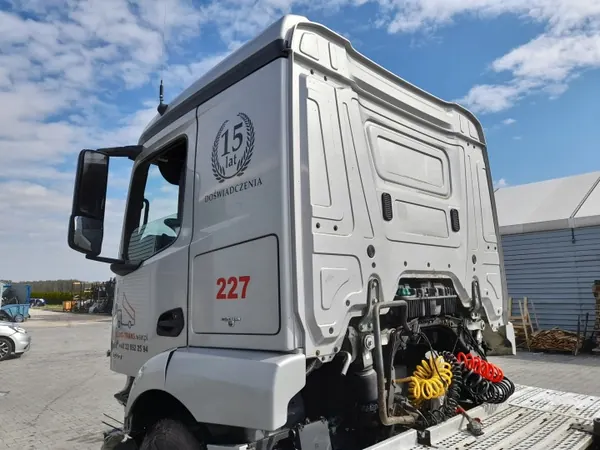 Cabine KABINA CLASSICSPACE pour Mercedes Actros MP4 18R image 4