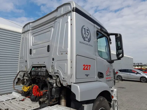 Cabine KABINA CLASSICSPACE pour Mercedes Actros MP4 18R image 5