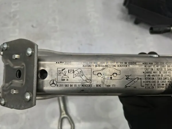 Mercedes W212 gereedschapsset OEM A2128980914 - Gebruikt image 5