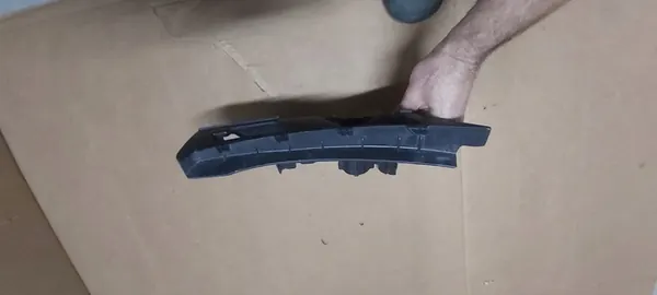 Guia de para-choque direito dianteiro VW Golf VI image 5