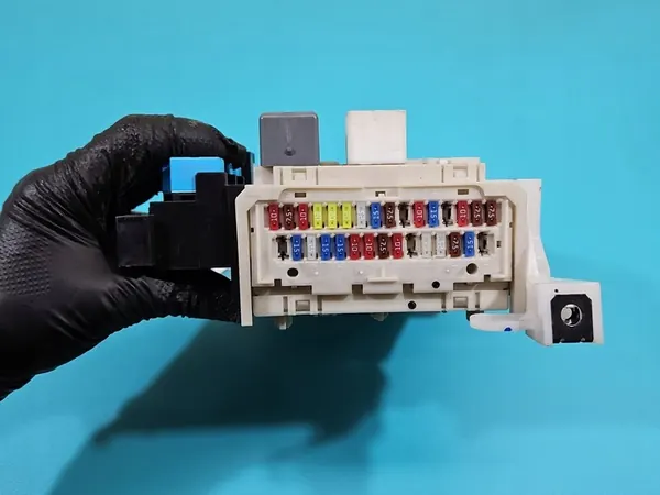 Zekeringkast Toyota RAV4 III 05- OEM 82730-42020 image 3