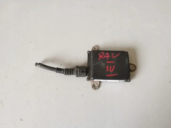 Toyota RAV4 IV takasädetutka OEM DRSY6747HR image 2