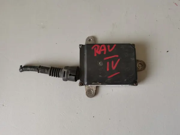 Toyota RAV4 IV takasädetutka OEM DRSY6747HR image 4