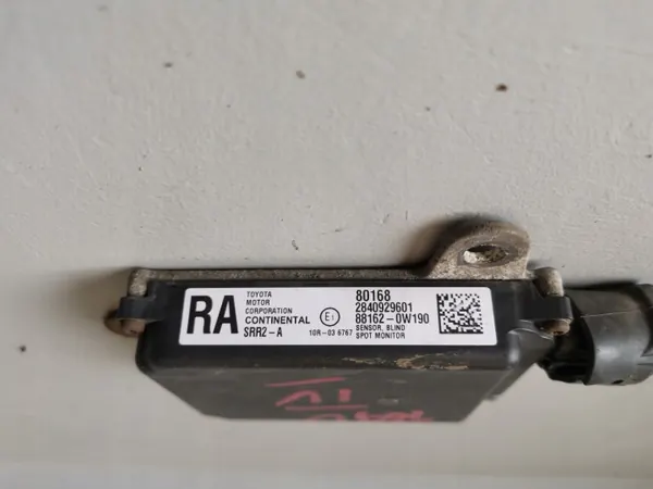Toyota RAV4 IV takasädetutka OEM DRSY6747HR image 5