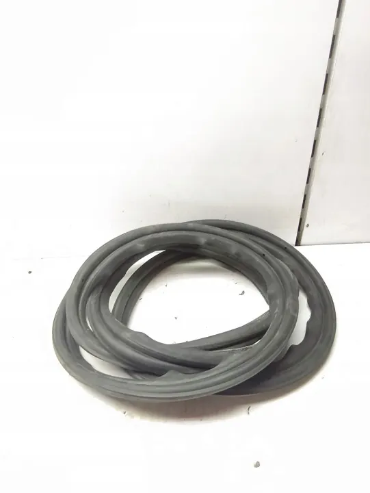 Junta do porta-malas Peugeot 206 OEM 870768 - Usado image 2