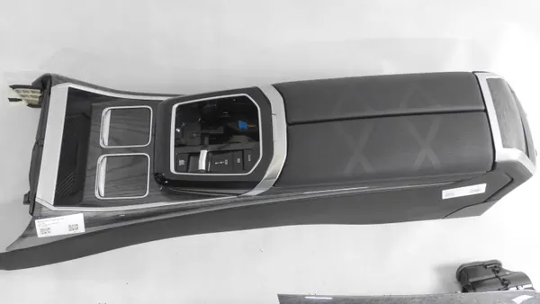 BMW 7 G70 armsteuntunnel compleet houtafwerking image 3