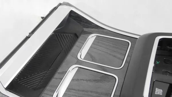 BMW 7 G70 armsteuntunnel compleet houtafwerking image 6