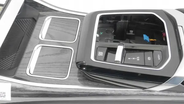 BMW 7 G70 armsteuntunnel compleet houtafwerking image 7