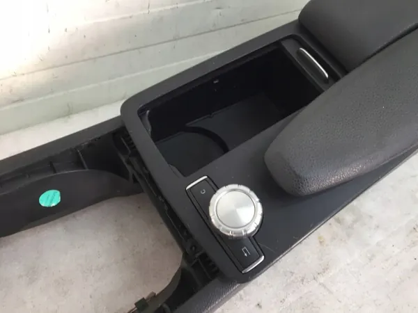 Middenconsole armsteun Mercedes C-Klasse W204 OEM A2046806050 image 5