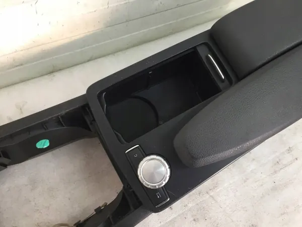 Middenconsole armsteun Mercedes C-Klasse W204 OEM A2046806050 image 6