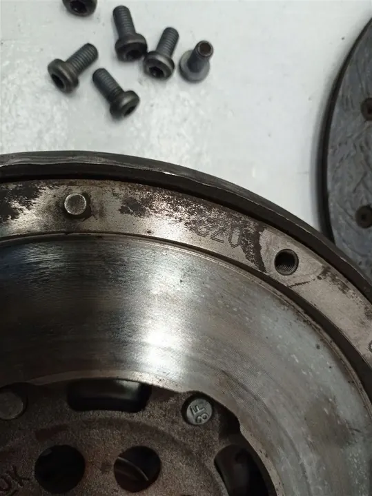 Kytkinlevy kaksoismassaväkä Citroen C5 Peugeot 607 image 5