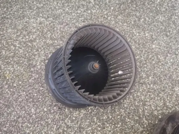 Calefactor Nissan T1015019K - Pieza OE usada image 2