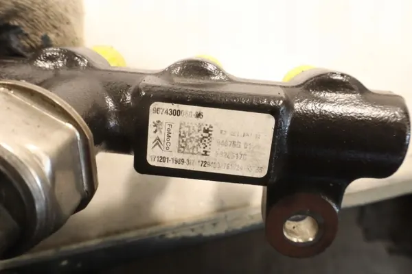 Carril de inyección Ford Mondeo 2.0 TDCi Diesel OEM 9674300080 image 7