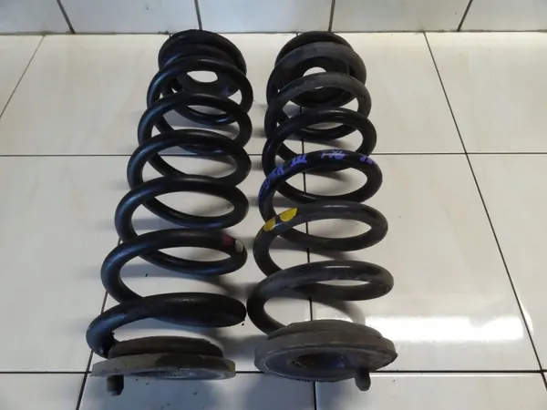 SEAT OEM 1K0512149B Achtervering Veren Set image 2