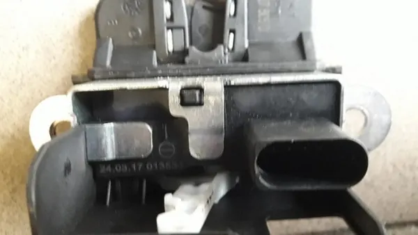 Volkswagen OE Baklucka Lås 1J6827505 image 5