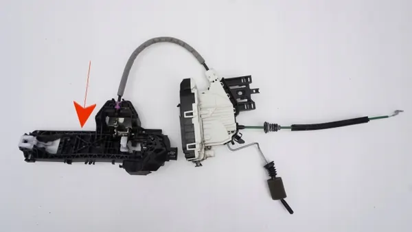 Türgriffbefestigung Links Hinten OEM 826115DM1A image 3
