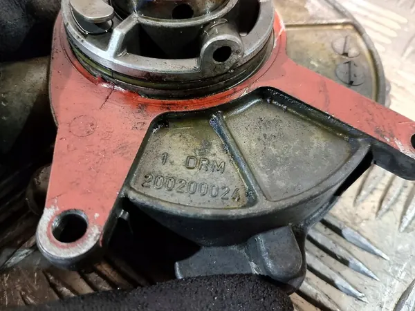 Bomba de vácuo Audi A6 C6 3.2 V6 image 9