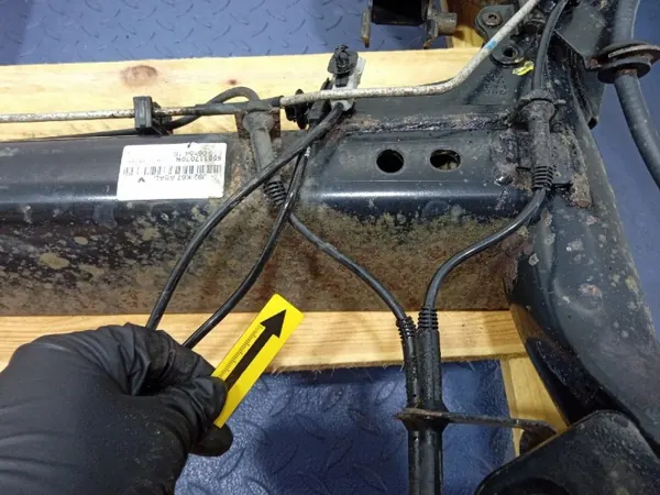 Viga suspensión trasera OEM 555117070R Dacia image 8