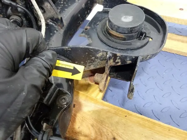 Viga suspensión trasera OEM 555117070R Dacia image 9