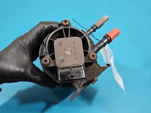 Boîtier de filtre à carburant Opel Astra V K 1221058S01 image 3