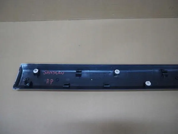 Dacia OE 8200735139 door trim / protection image 7