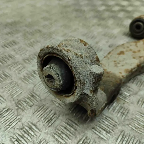 Braccio di Controllo Inferiore Destro VW Transporter V (T5) image 5