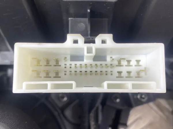 Hyundai Santa Fe Frame OEM 84661S2100 - Gebruikt image 5