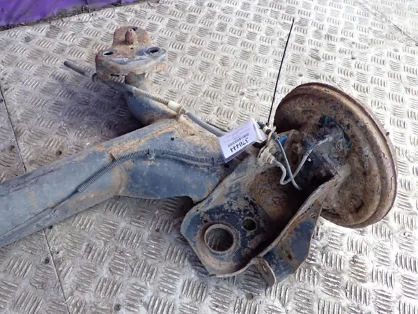 Viga de eje trasero Ford OEM Zawada-370444- Usado image 4