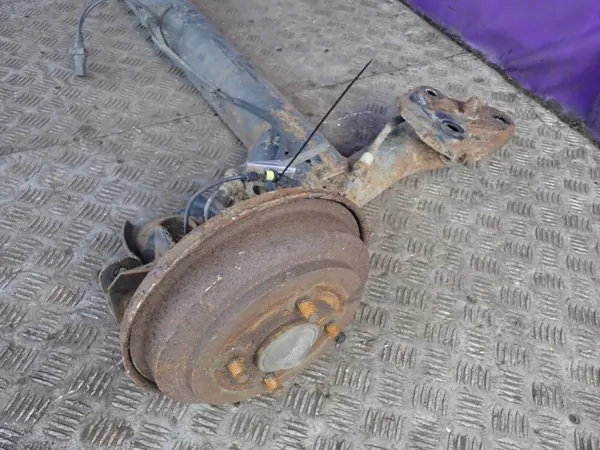 Viga de eje trasero Ford OEM Zawada-370444- Usado image 6