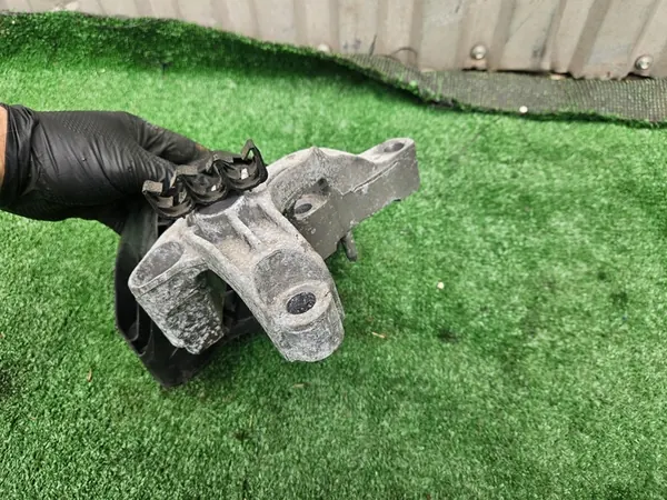 Supporto motore Renault Clio IV Kangoo 1.5 DCI OEM image 5