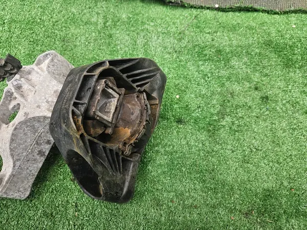 Supporto motore Renault Clio IV Kangoo 1.5 DCI OEM image 6