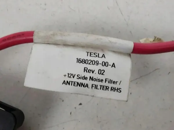 Tesla Model 3 Antennivahvistin OEM 168020900A image 3