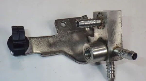 Distribuidor de Combustible Trasero 07L127503L Audi RS6 C6 5.0 image 2
