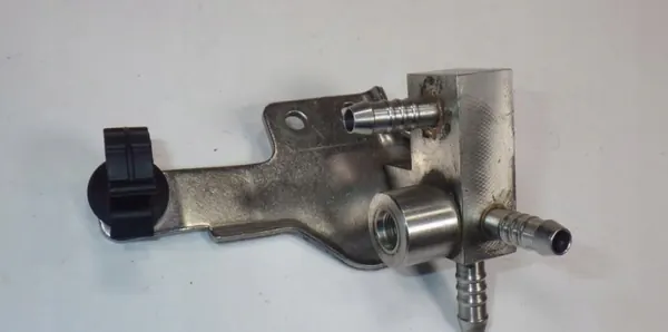 Distribuidor de Combustible Trasero 07L127503L Audi RS6 C6 5.0 image 3