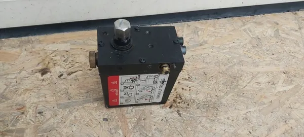 Pompe de levage cabine Renault Gama T Range C K image 1