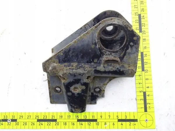 Mitsubishi OE Jousituskiinnike Vasen Etu OEM image 3