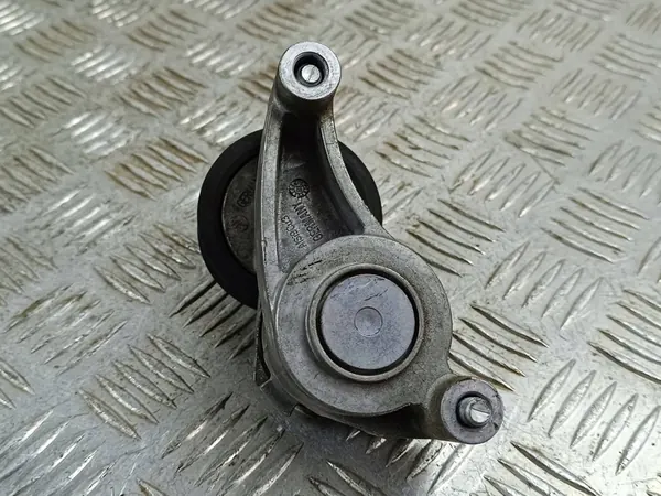 Volvo XC90 2018 Vaihtovirtageneraattorin jännite image 3