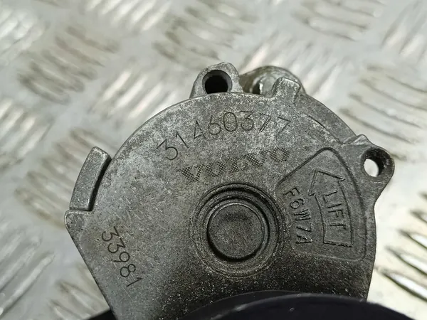 Volvo XC90 2018 Vaihtovirtageneraattorin jännite image 4