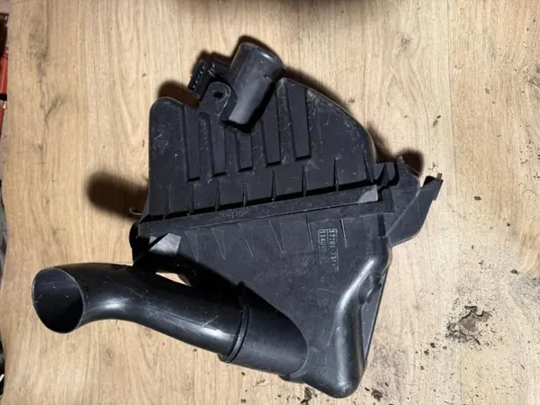 Luftfilterhus OEM 17751-33040 för Toyota Yaris image 2