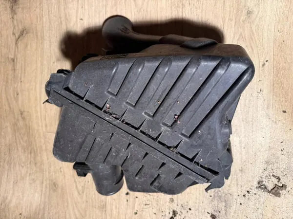 Luftfilterhus OEM 17751-33040 för Toyota Yaris image 3