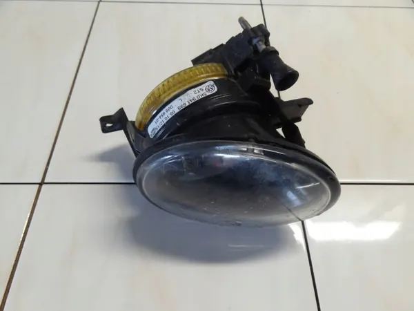 Faro Halógeno Izquierdo Delantero OEM 5K0941699 Usado image 2