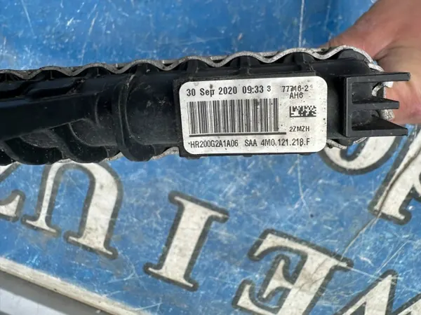 Audi OE Radiator OEM 4M0121218F - Gebruikt image 3