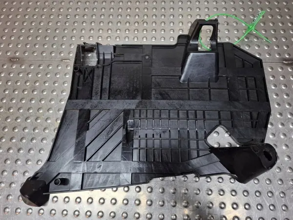 Protector de chasis OEM S26372275 Mercedes W205 usado image 2