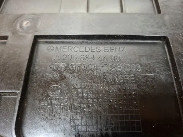 Protector de chasis OEM S26372275 Mercedes W205 usado image 3